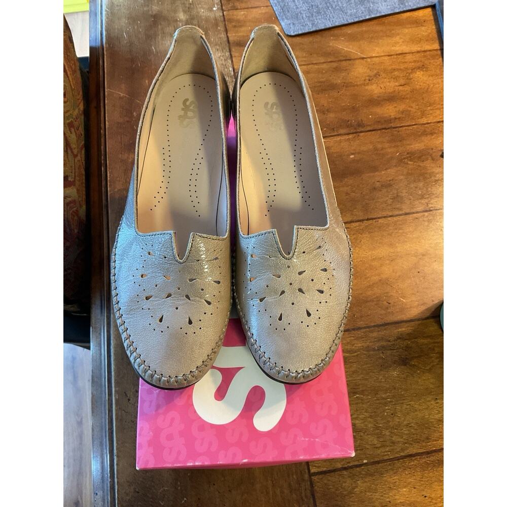 SAS Sonyo Sz 8.5 W Brown Patent Leather Perforated Low Heels Slip‎ On Shoe Pump